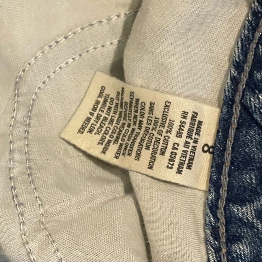 LIKE NEW || AMERICAN EAGLE Midi No Stretch Low Rise Distressed Denim Shorts || 8 - Picture 3 of 12